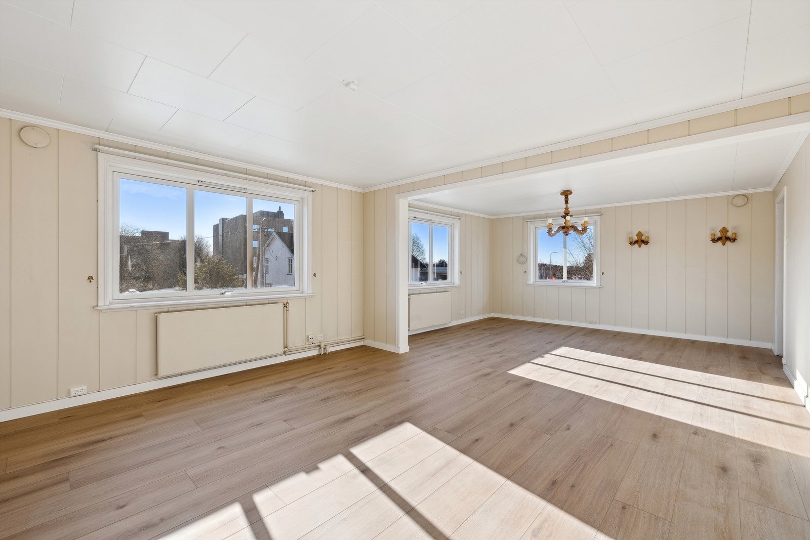 Lys og romslig stue. Galleribilde