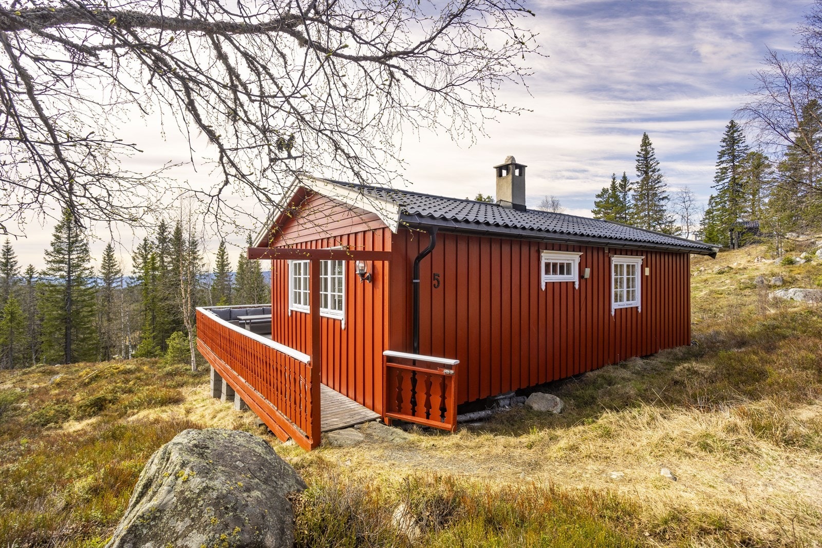 Hytta er sydvendt med gode solforhold. Galleribilde