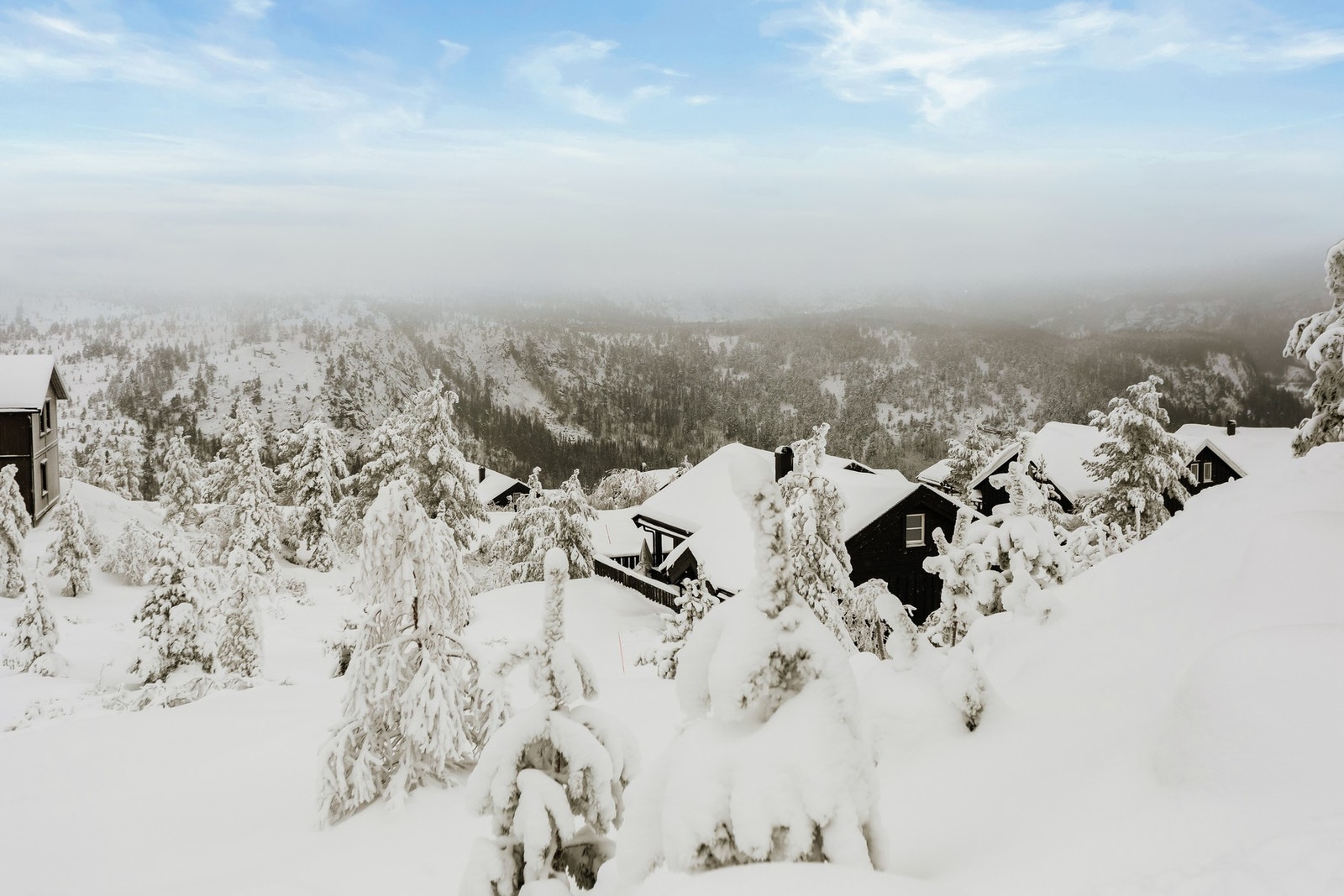 Hytta ligger nesten helt på toppen av Gautefall alpinanlegg med en unik plassering som gir direkte tilgang til både alpinbakker og oppkjørte langrennsløyper. Galleribilde