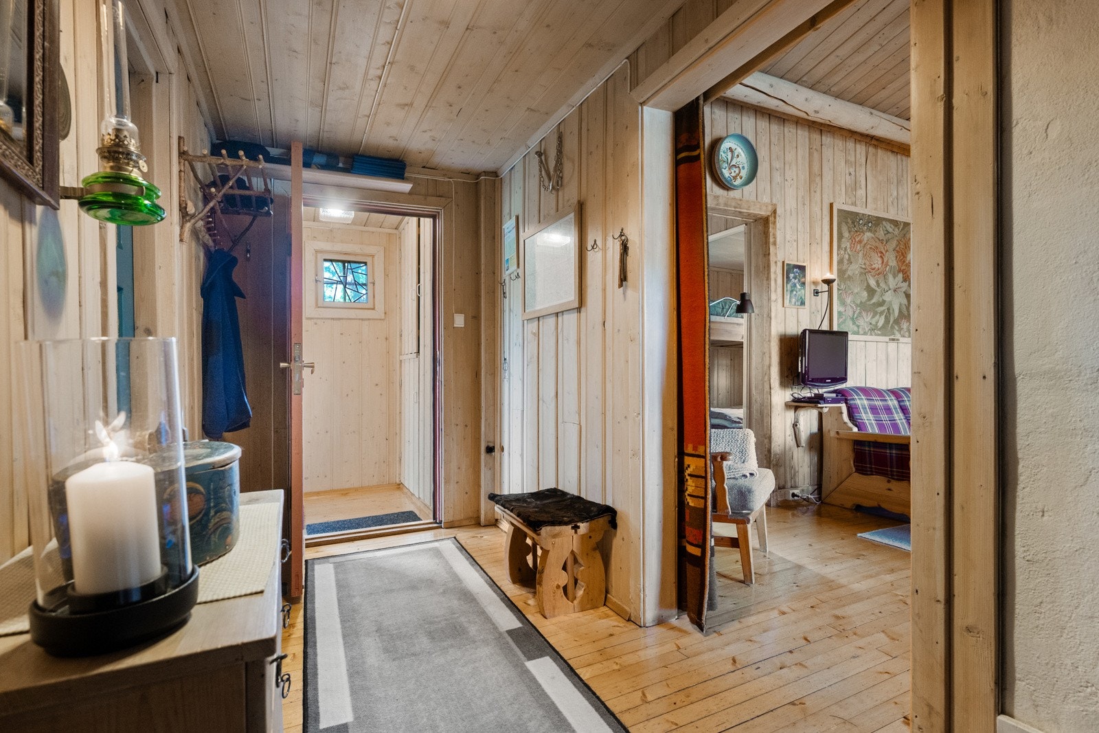 Romslig gang med plass til kommode etc. Galleribilde