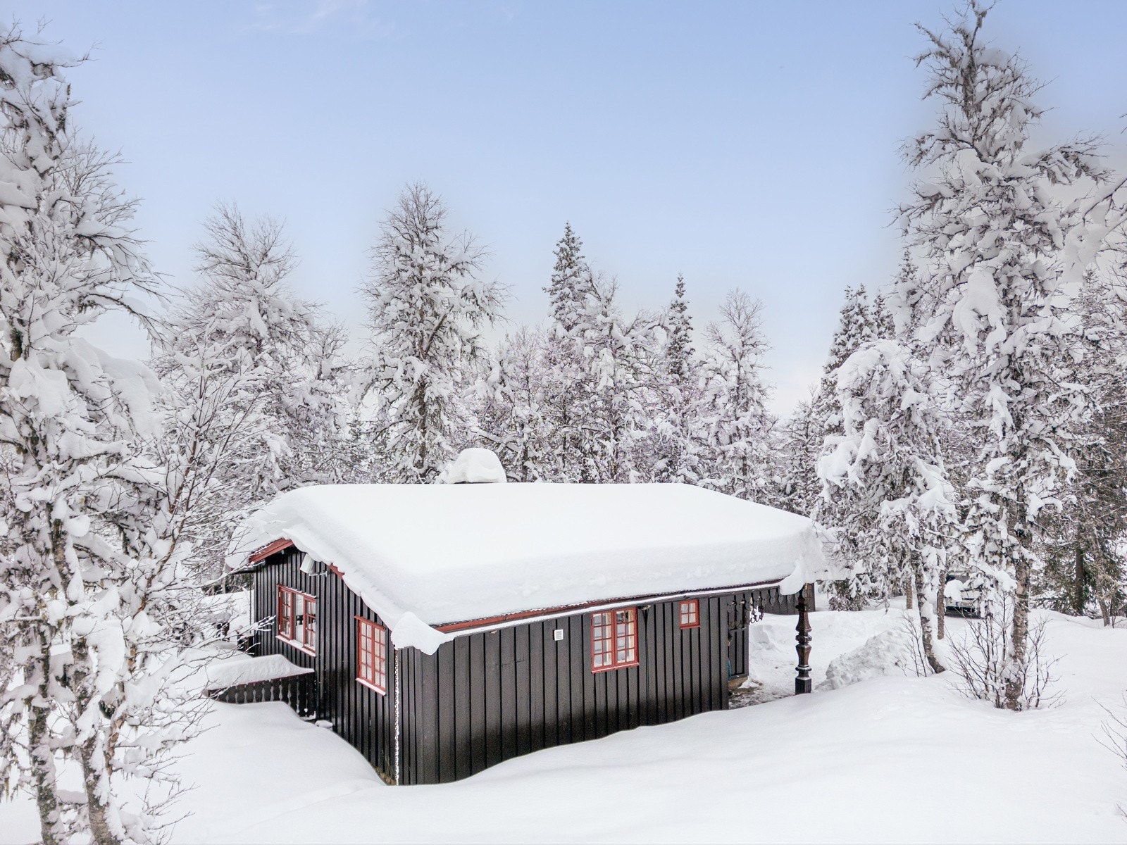 Dette er en koselig og tradisjonell hytte beliggende på ca. 780 moh i naturskjønne Synnfjell Galleribilde