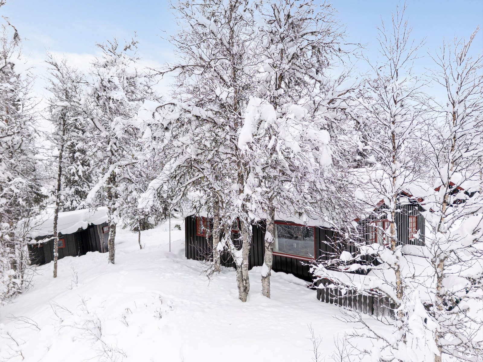 Her bor du midt i et eldorado for langrenn og friluftsliv, med flotte skiløyper rett utenfor døra, snøsikre vintre og kort vei til fine toppturer som Spåtind, Svartkampen og Skjervungsfjellet Galleribilde