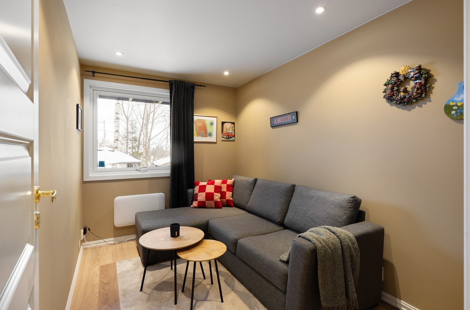 Boligens tredje soverom. God størrelse og naturlig lysinnslipp. Galleribilde