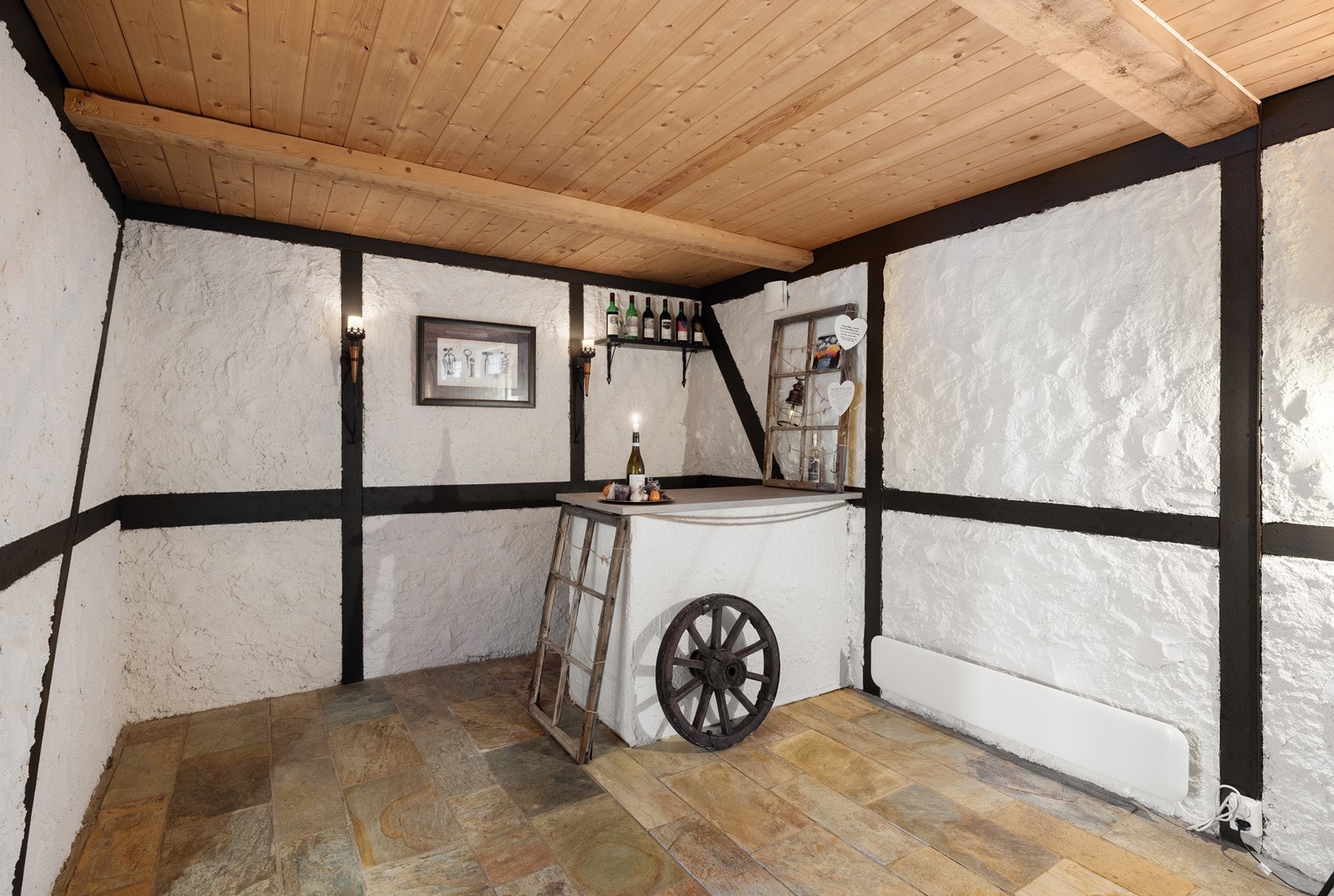 Herlig barhjørne. Underetasjen byr på fleksible romløsninger. Kan tilpasses både hobby, trening eller ekstra oppholdsrom. Galleribilde