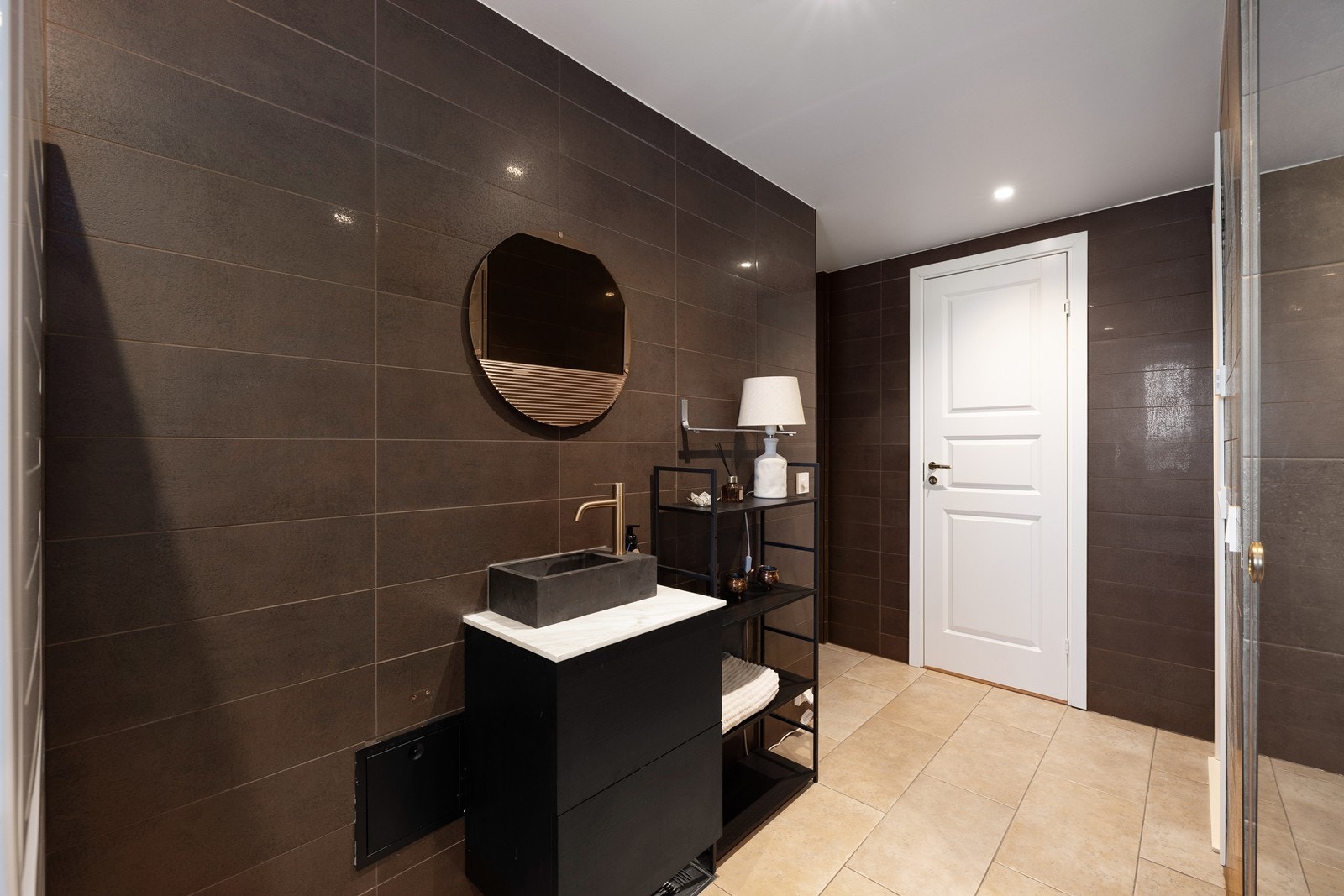 Mørke flater gir et moderne og eksklusivt uttrykk. Galleribilde