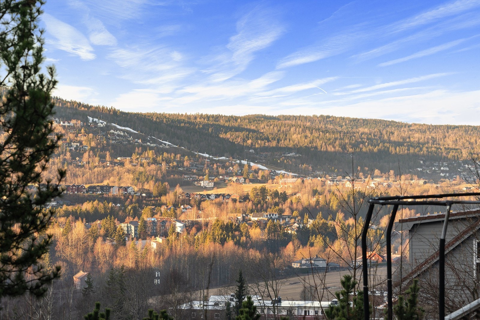 Boligen har flott utsikt over Lommedalen Galleribilde