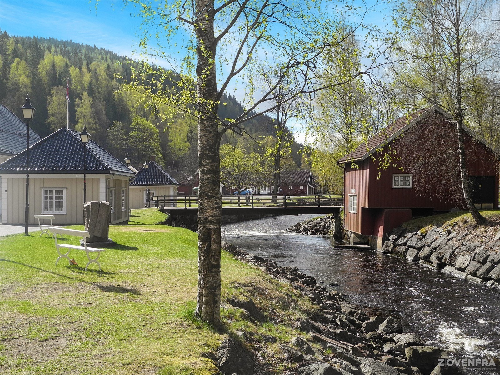 Fra boligen er det gangavstand til koselige Bærums verk Galleribilde
