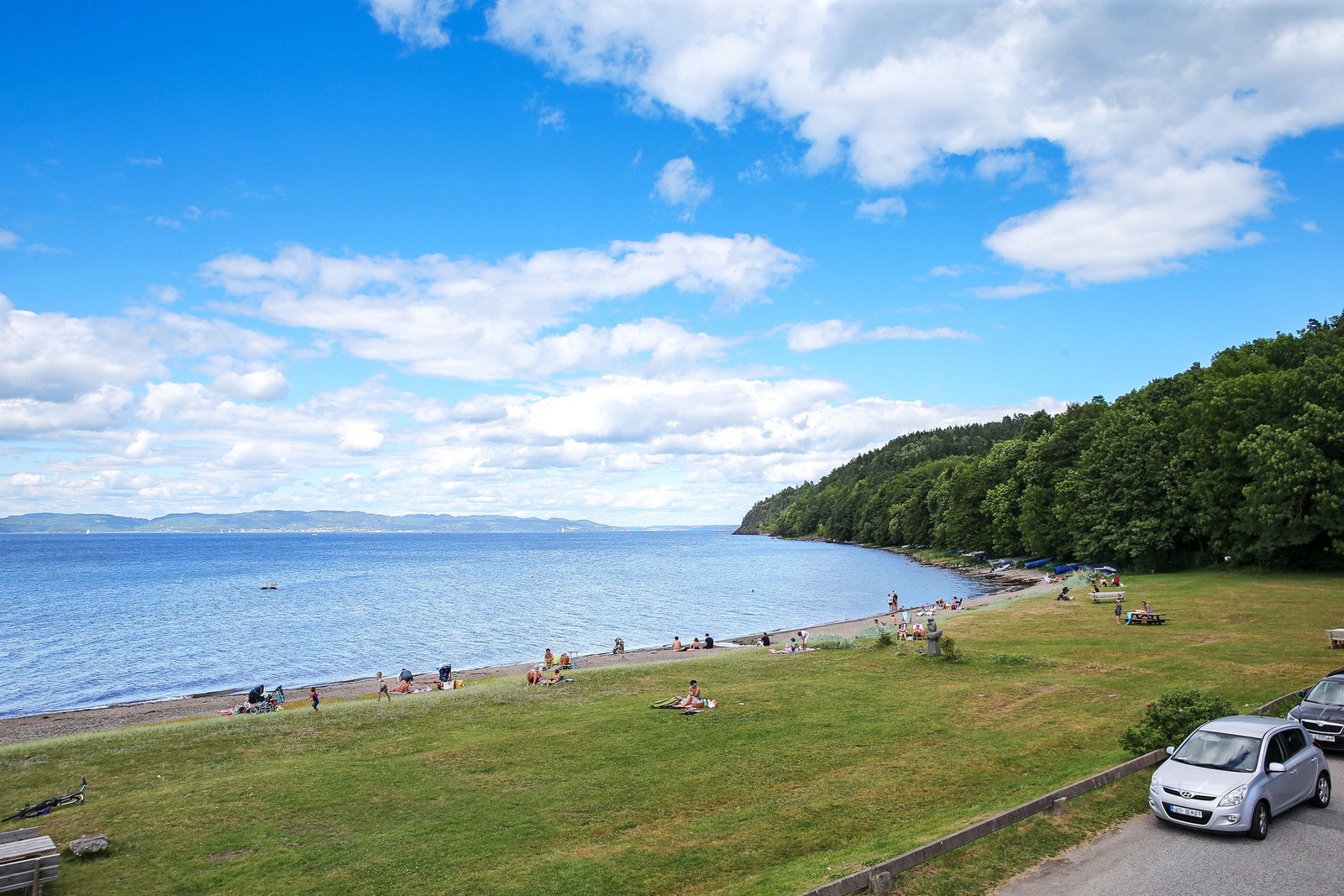 Med bare 1 km ned til Refsnesstranda kan du booke inn sommerferien hjemme fremover. Galleribilde