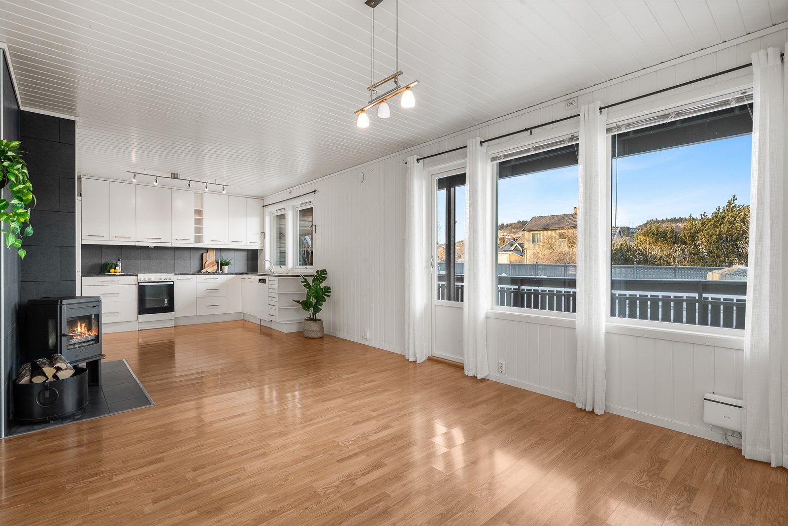 Beveger vi oss ned i 1. etasje finner vi en nesten identisk enhet Galleribilde