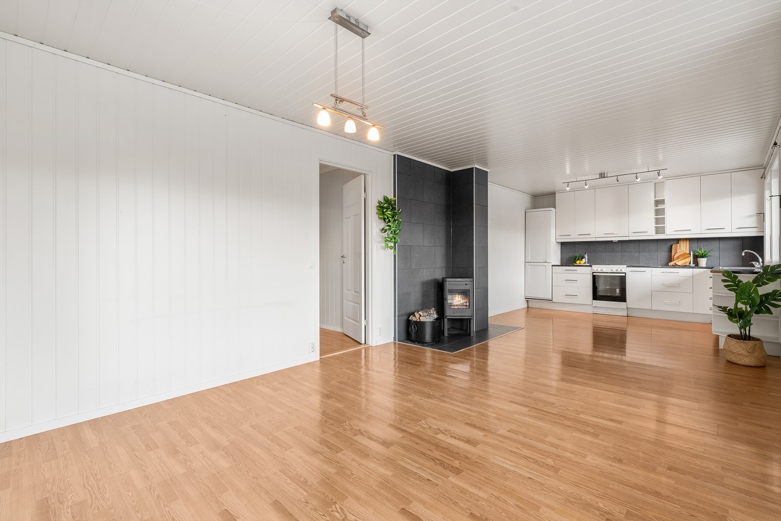 Vedfyring som hovedoppvarmingskilde Galleribilde