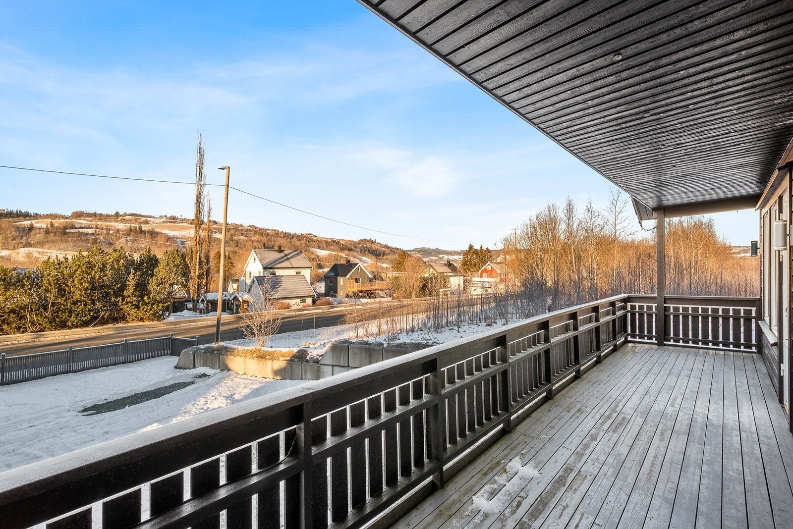 Store terrasseflater på begge enhetene Galleribilde