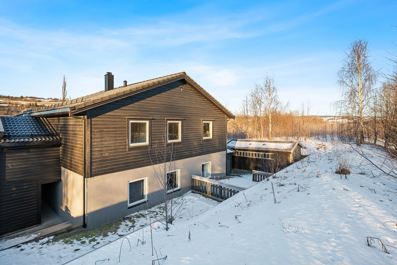 Beliggenheten på Brubakken gir deg det beste fra to verdener: en rolig og trygg atmosfære samtidig som du har kort vei til Melhus sentrum. Galleribilde