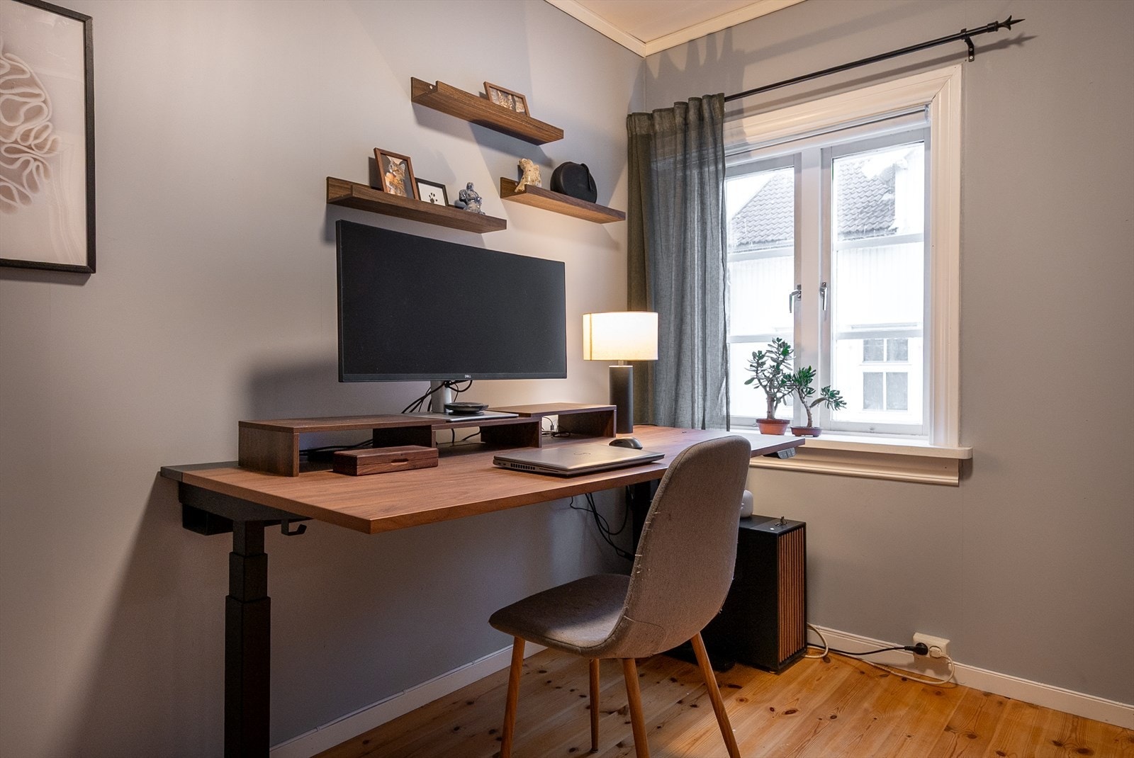 De to soverommene i første etasje har en lyse og svale atmosfære, og her - som i alle rom - tilfører vinduene godt med naturlig lys. Galleribilde