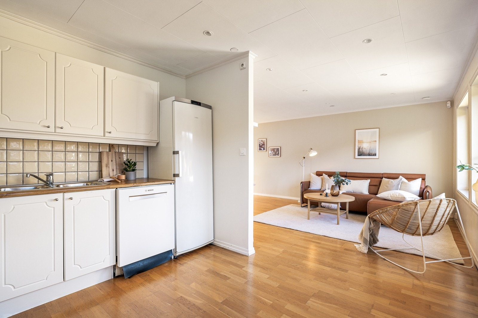 Hvitevarene på kjøkkenet medfølger i handelen. Galleribilde