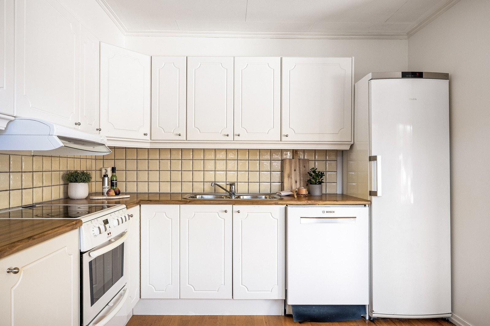 Det er god skapplass på kjøkkenet. Galleribilde