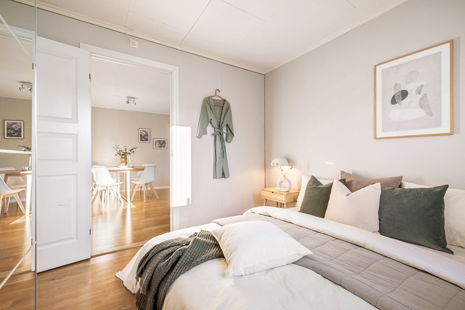 Hovedsoverommet har god plass til dobbeltseng. Galleribilde