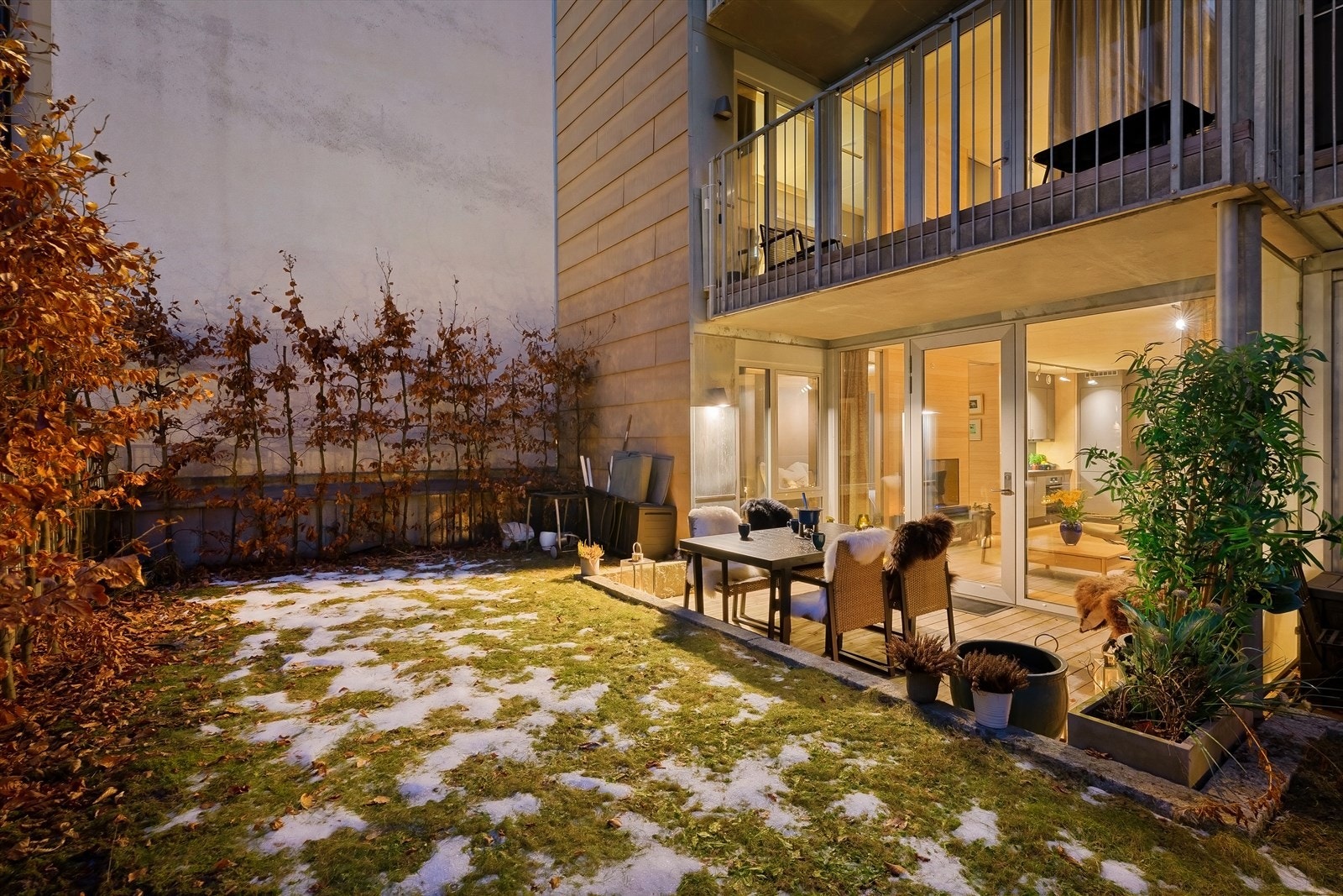 Det er god plass til å innrede med ønsket utemøblement og mange gjester. Galleribilde