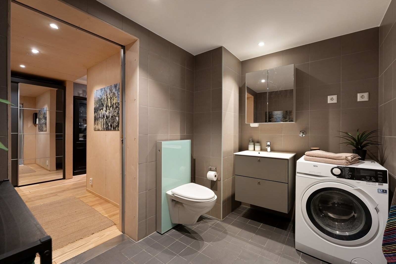 Badet er innredet med wc og armatur fra Grohe. Galleribilde