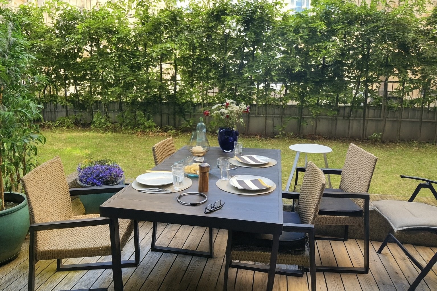 Selger sitt bilde sommerstid. Galleribilde