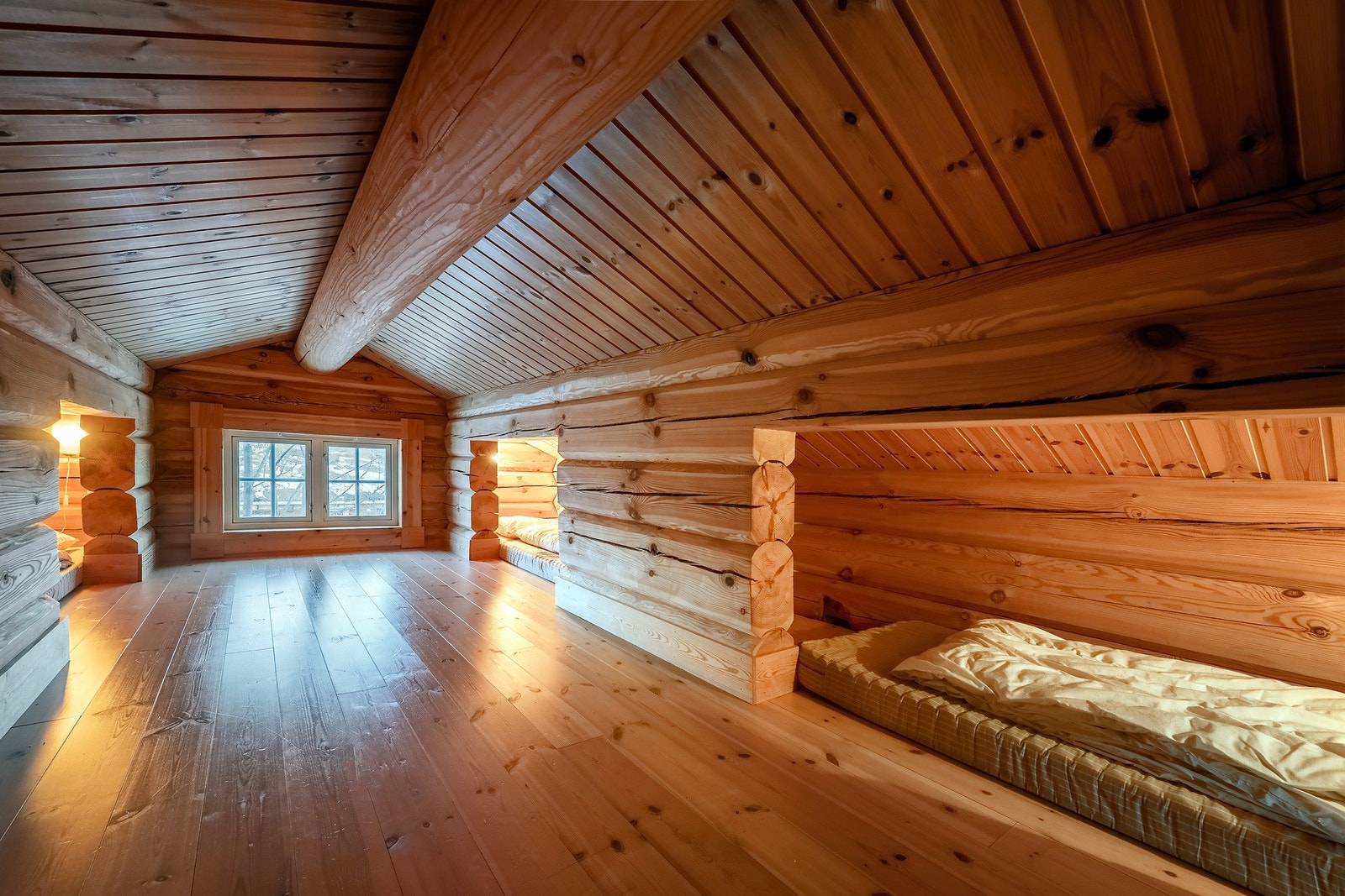 Hytta har 2 soverom pluss romslig hems, tilsammen 9 sengeplasser. Galleribilde