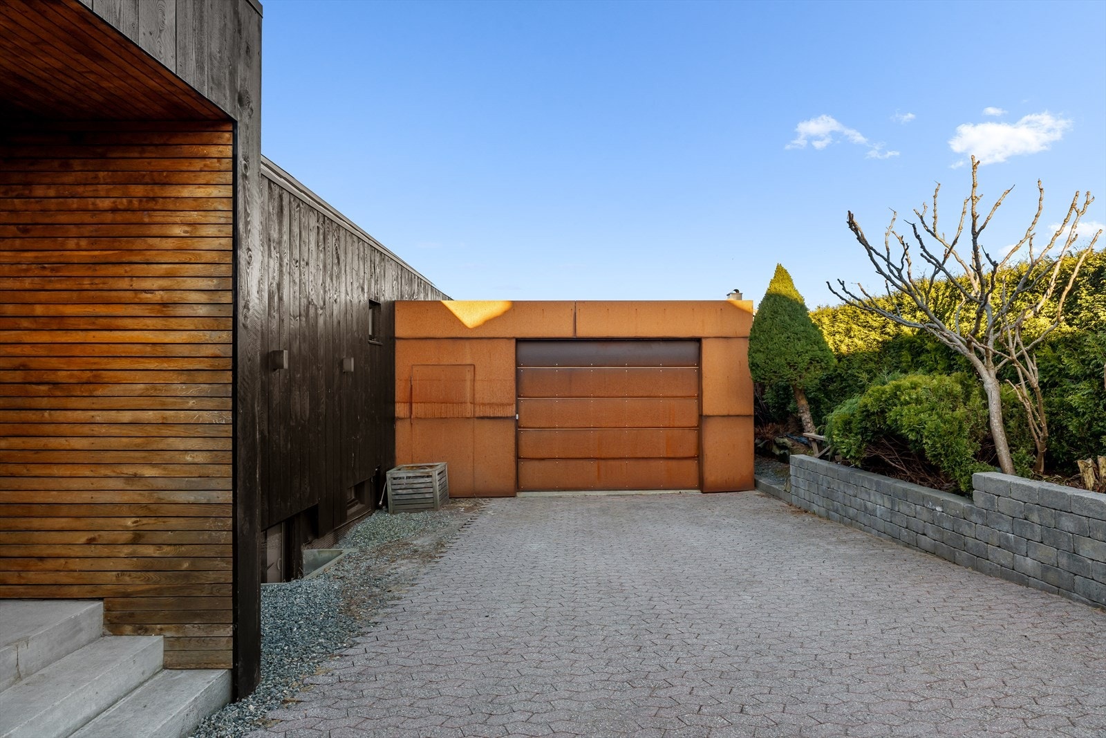 Garasje - spennende materialvalg gir eiendommen det lille ekstra Galleribilde