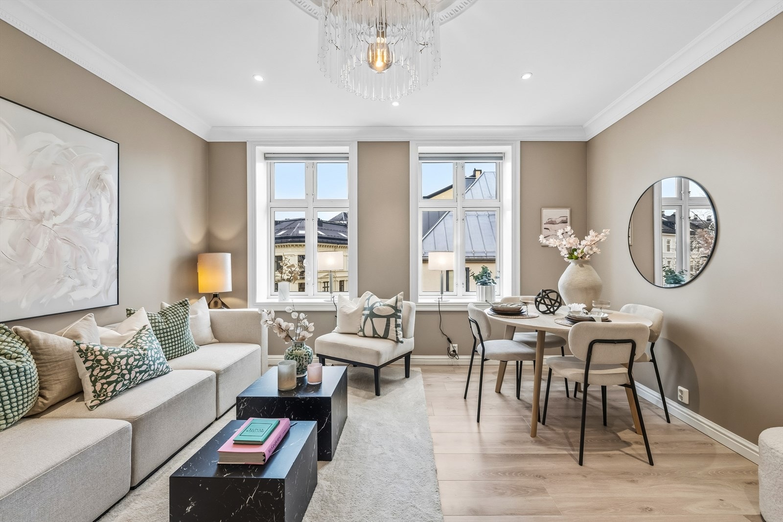 Dette er en svært innbydende 2-roms selveierleilighet med gjennomgående moderne standard og stilrent uttrykk. Galleribilde