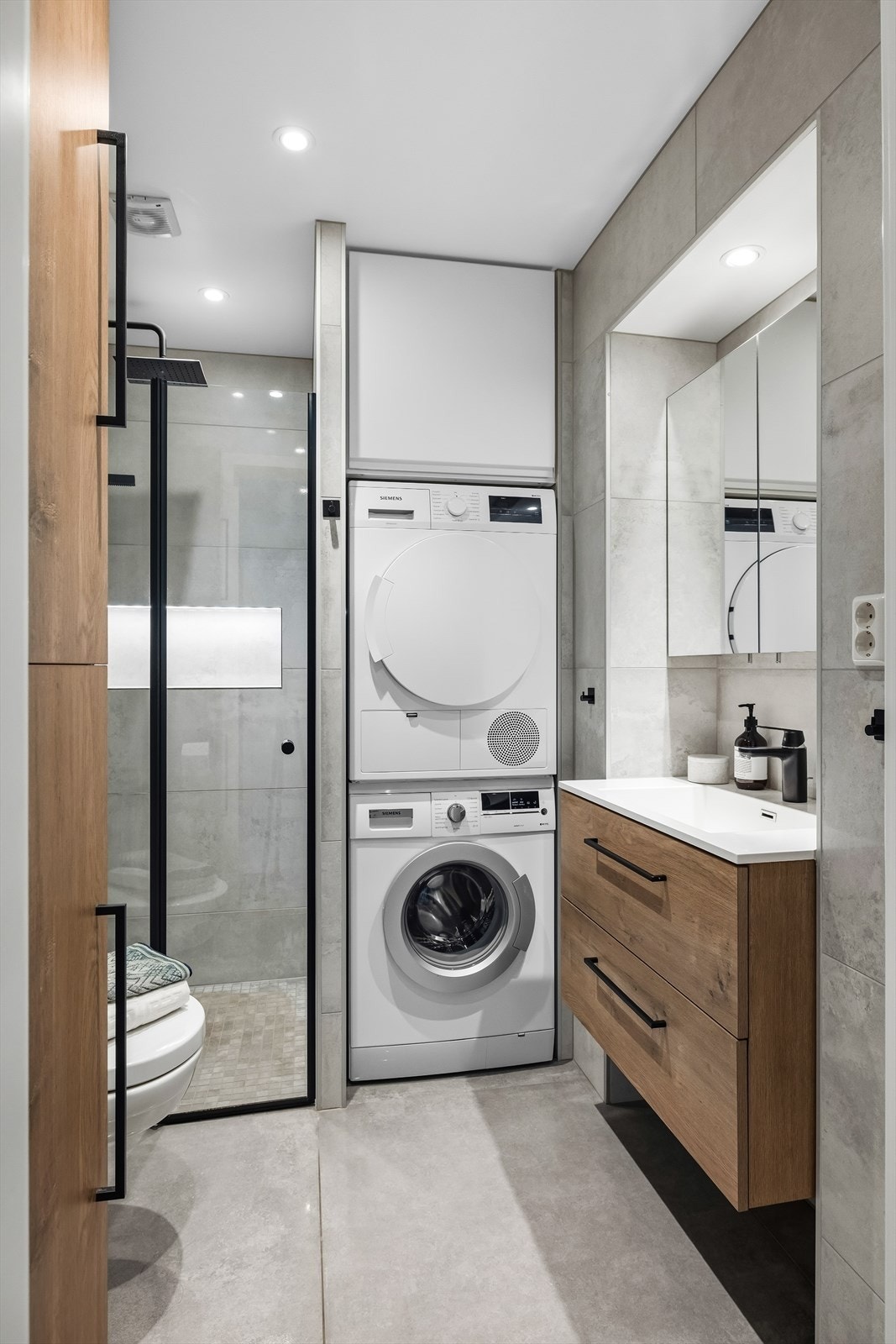 Lekkert flislagt baderom fra 2021 med varmekabler i gulv. Galleribilde