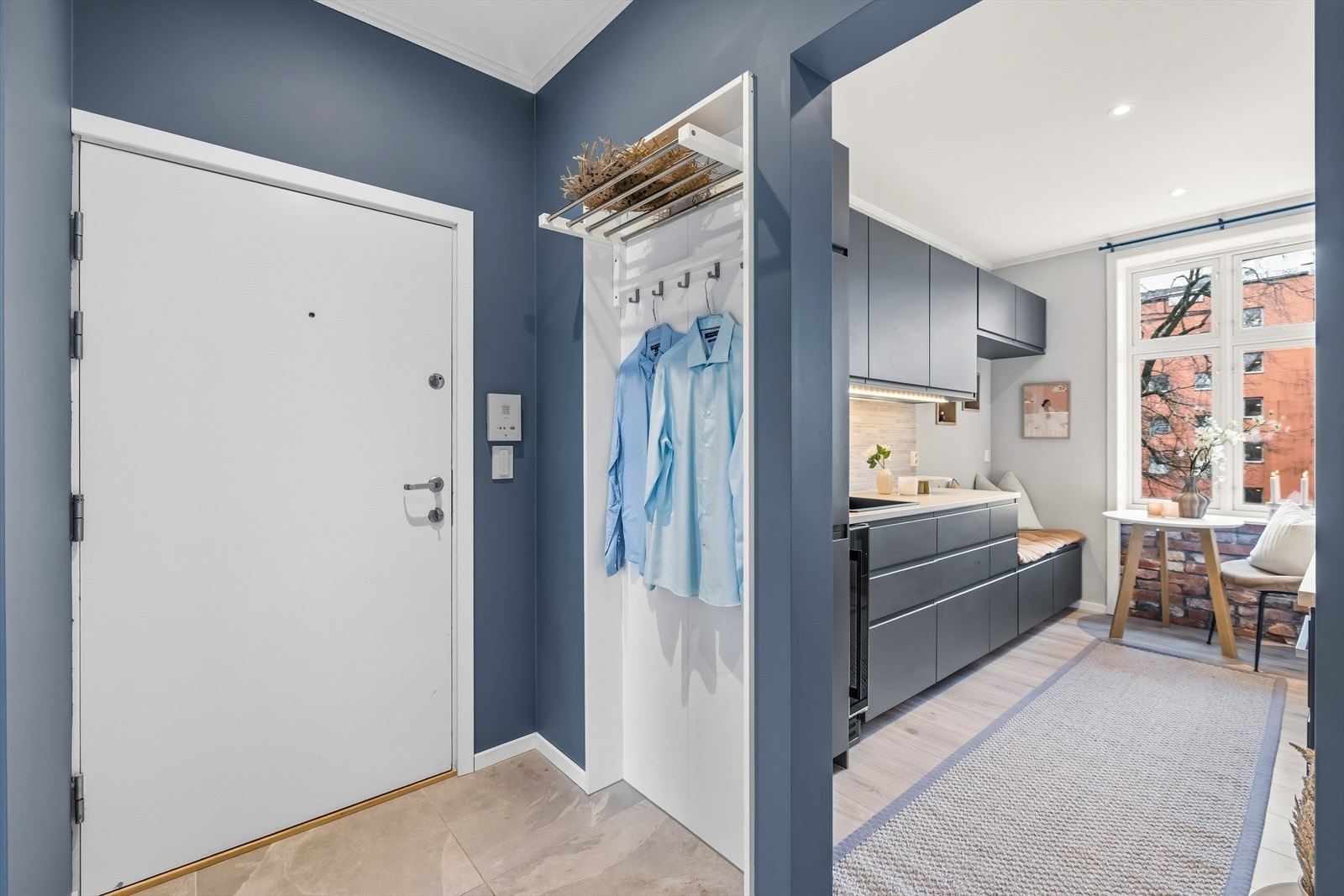 Entréen gir et godt førsteinntrykk og setter tonen for boligen videre. Galleribilde