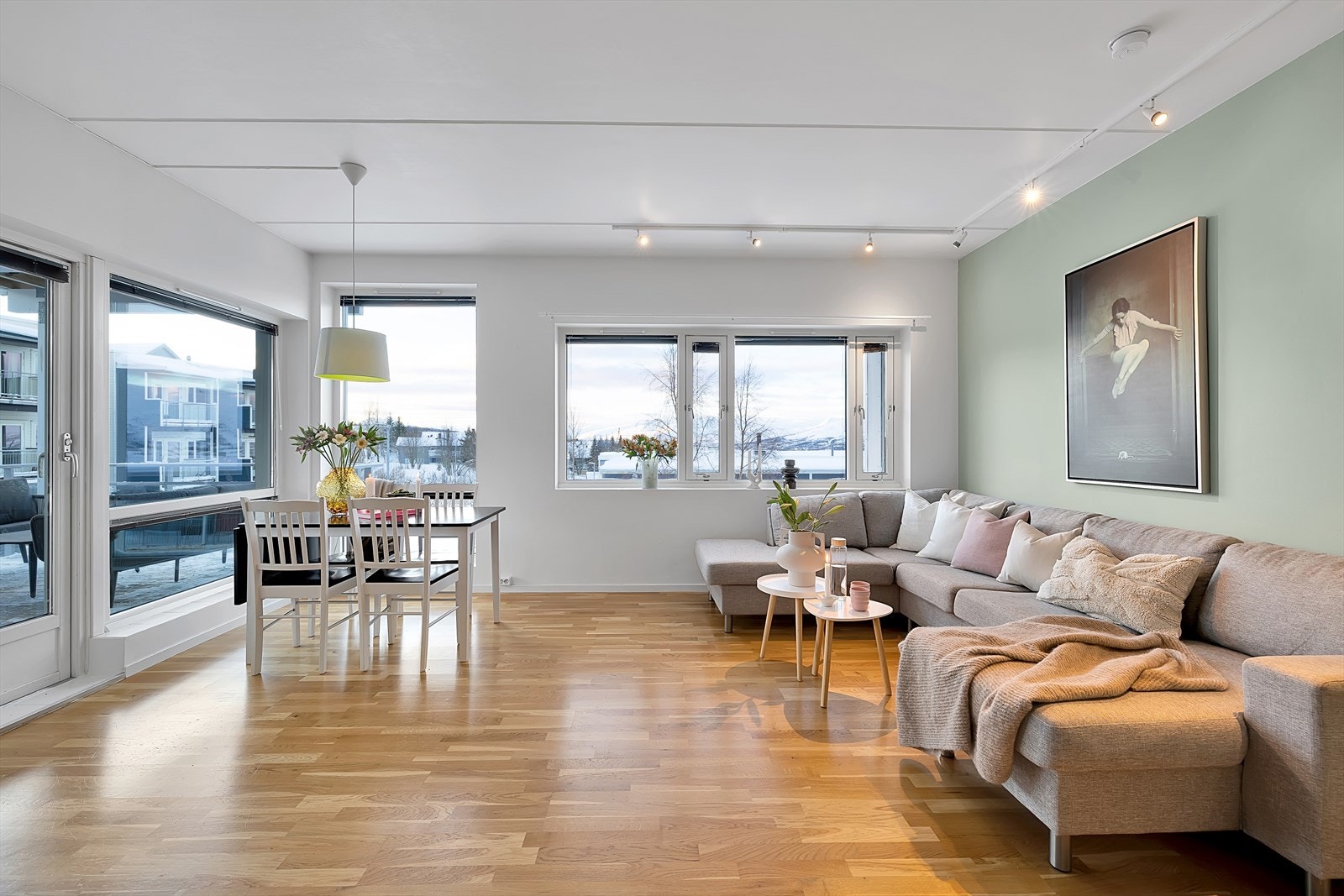 Lys og trivelig 4-roms selveierleilighet Galleribilde