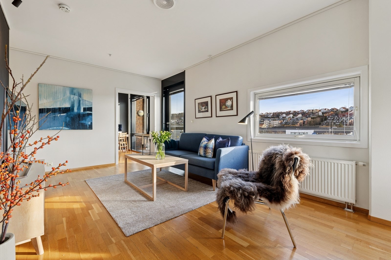 Fra stuen er det adkomst til soverommet og balkongen. Galleribilde