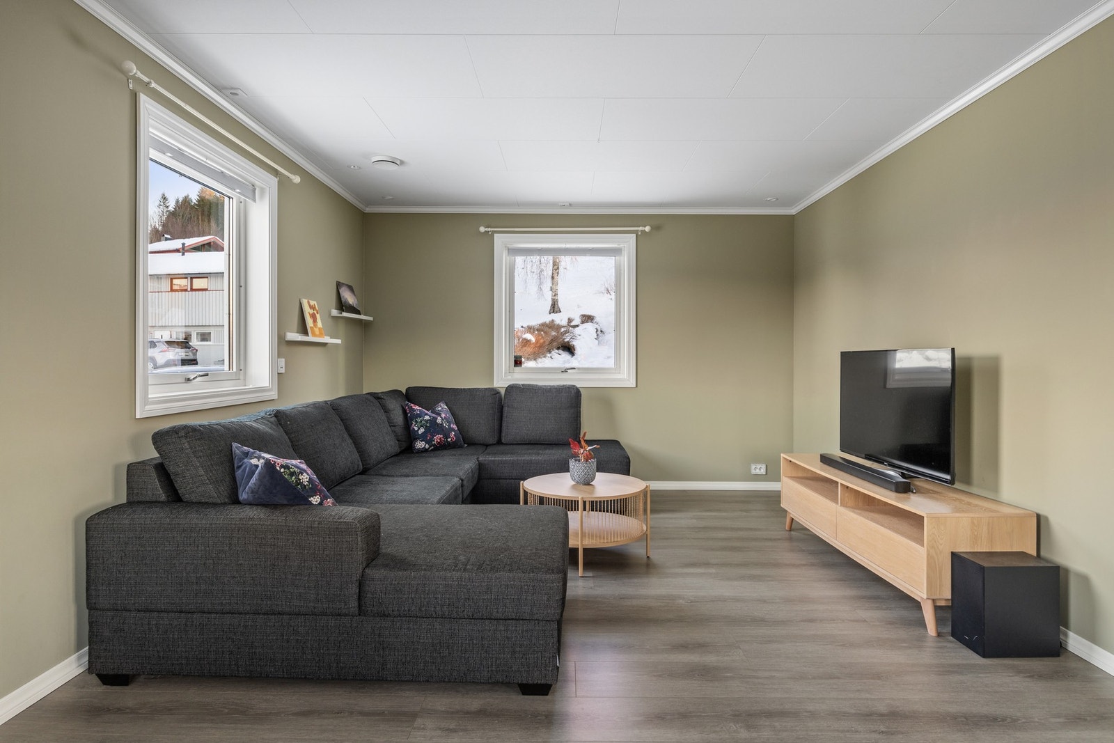 Innerste del av stuen er benyttet som TV-stue Galleribilde