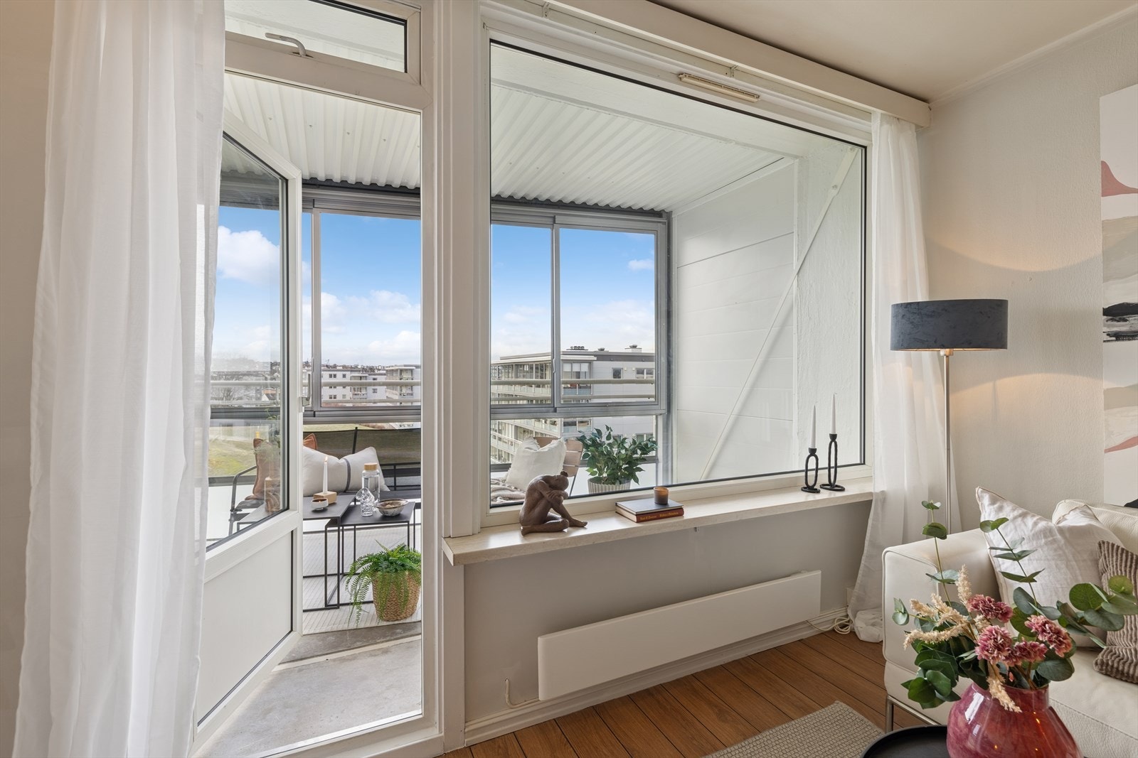 Fra stuen er det direkte adkomst til en innglasset balkong. Galleribilde