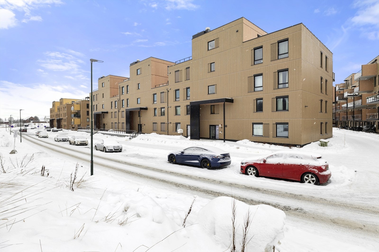 Det er gode parkeringsmuligheter utenfor bygget. Galleribilde