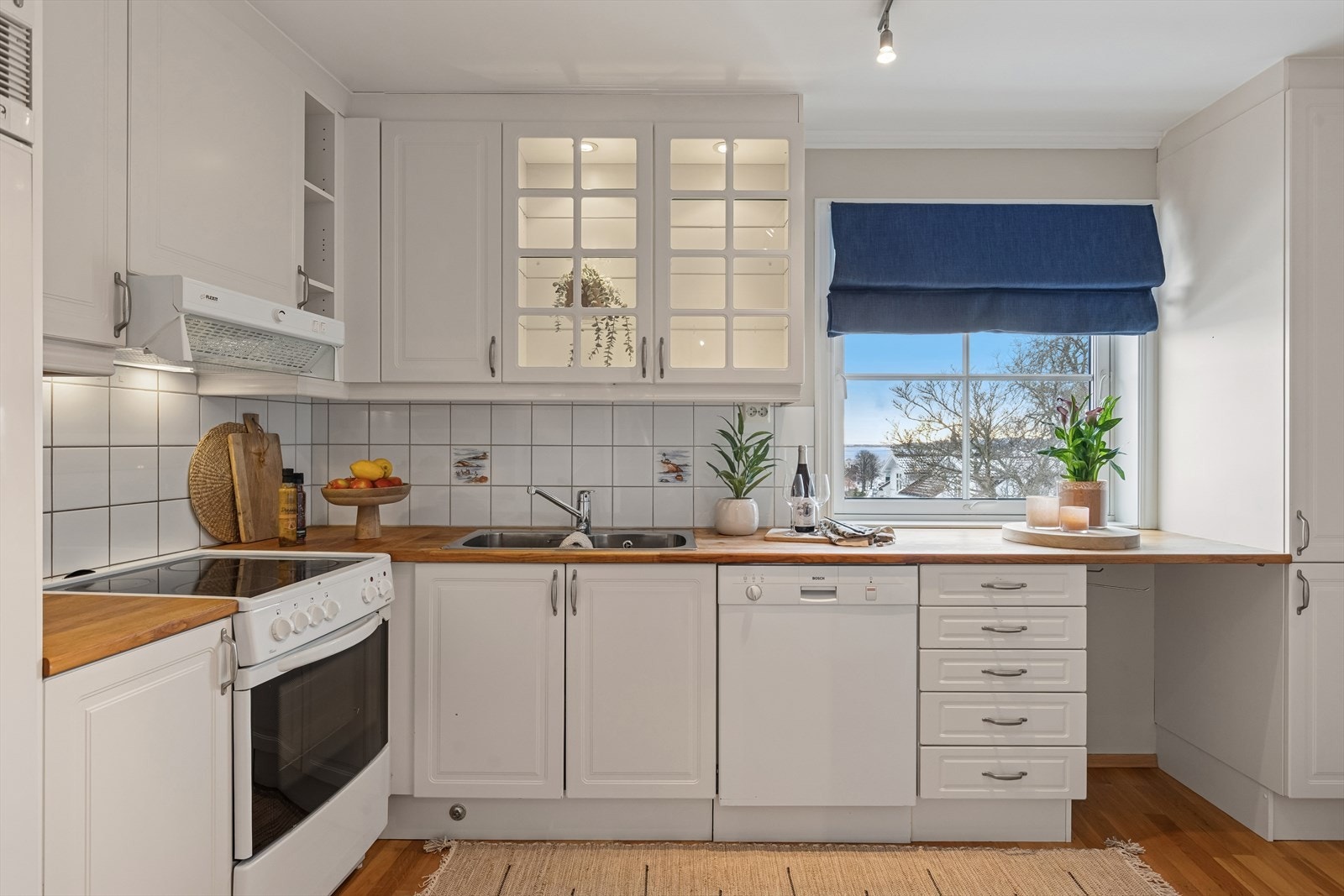 Lyst og trivelig kjøkken for deg som liker å lage mat. Galleribilde