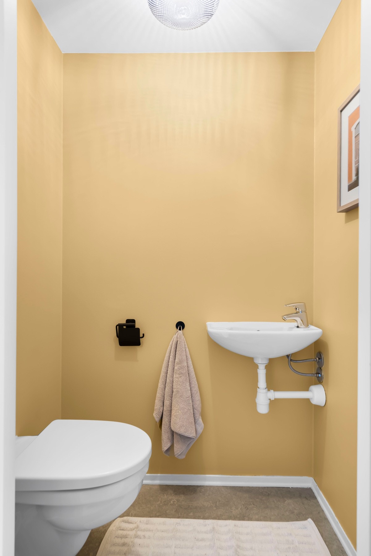 Leiligheten har et praktisk separat toalett, noe som er perfekt ved besøk ved hektiske morgener. Galleribilde