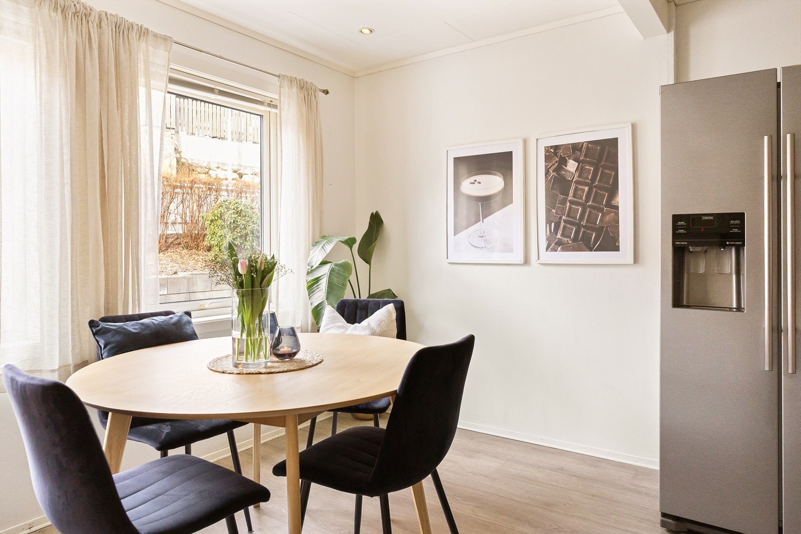 En del av kjøkkenet er bygget på, slik at man får et stort og romslig kjøkken. Galleribilde