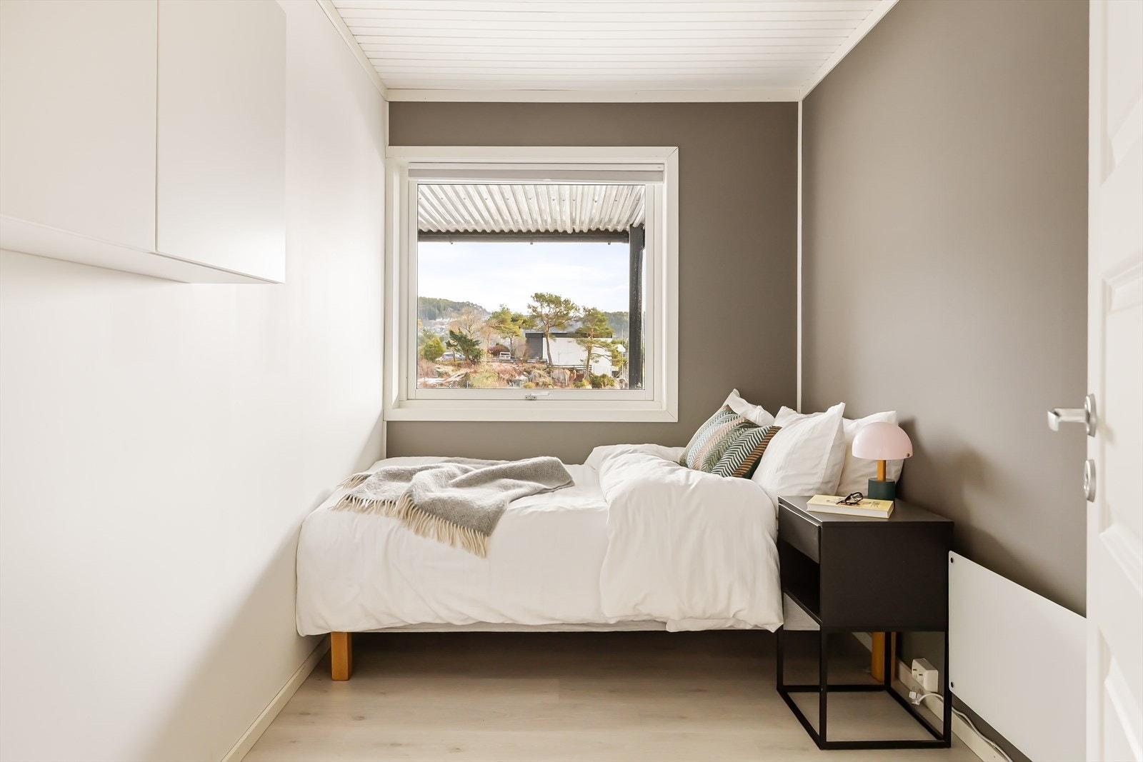 Det tredje soverommet er måt til 7,6m² med god plass til seng, nattbord og garderobeskap Galleribilde