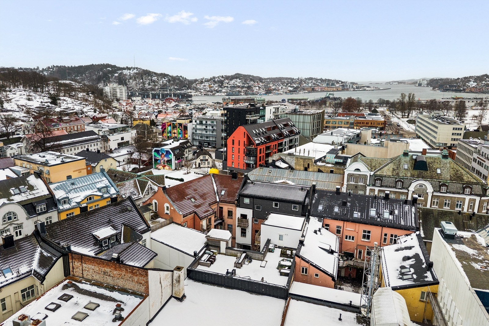 På takterrassen sitter du fint med gode solforhold på de deilige sommerdager Galleribilde