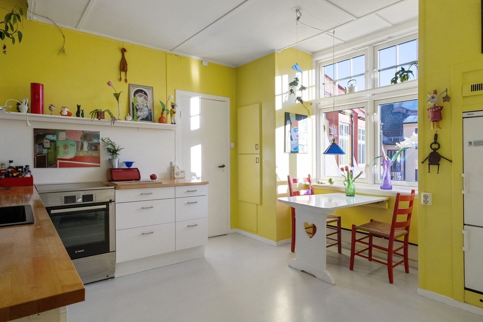 Separat kjøkken av god størrelse. Galleribilde