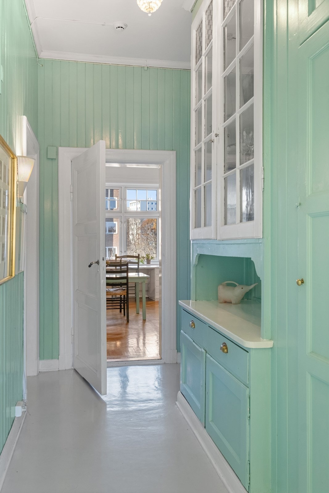 Mellomgang. Galleribilde