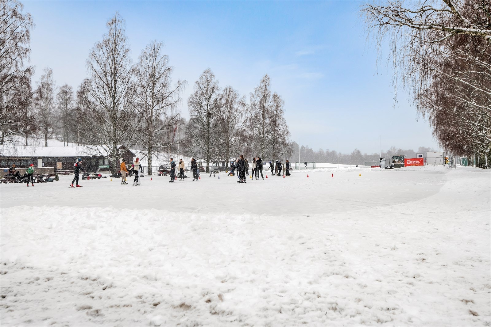 Nærområdet byr på flotte idrettsanlegg, inkludert Rustad idrettsplass for fotball og friidrett. Galleribilde