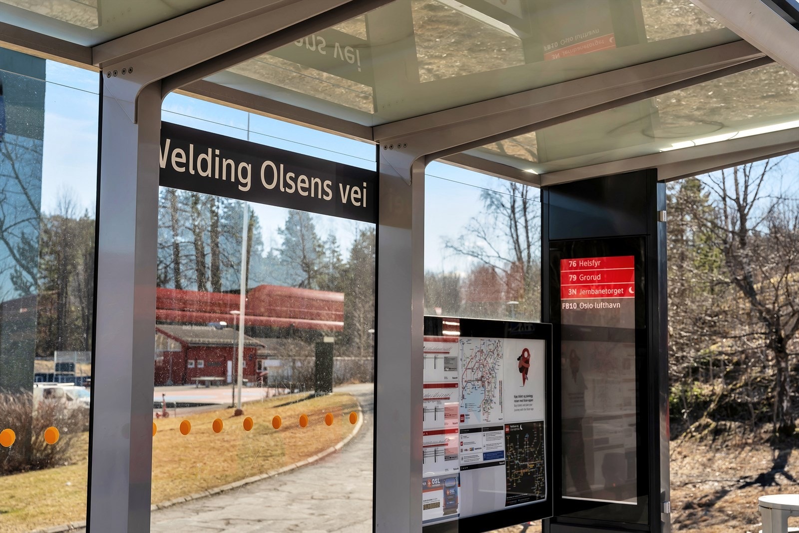 Nærmeste bussholdeplass, Welding Olsens vei, ligger kun tre minutters gange unna. Galleribilde