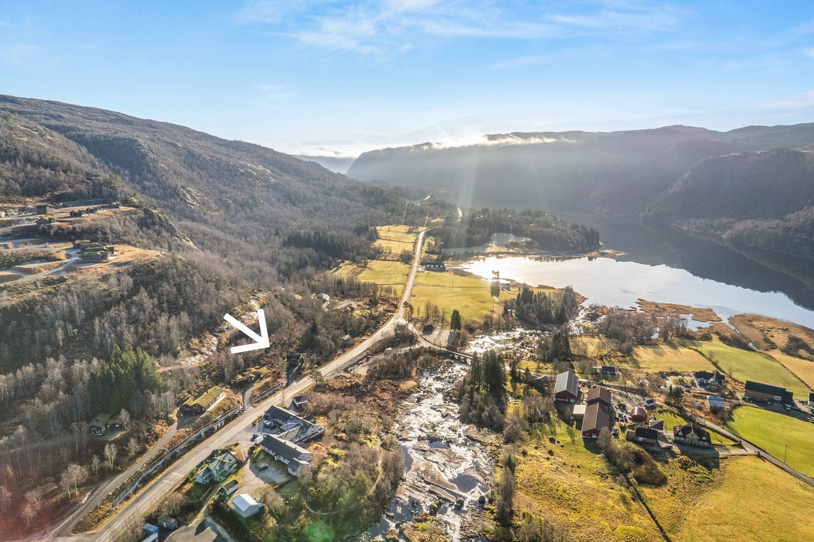 Herfra er det kort vei til ski-, tur- og bademuligheter - kuloene nedefor Fjellstova er veldig populære Galleribilde