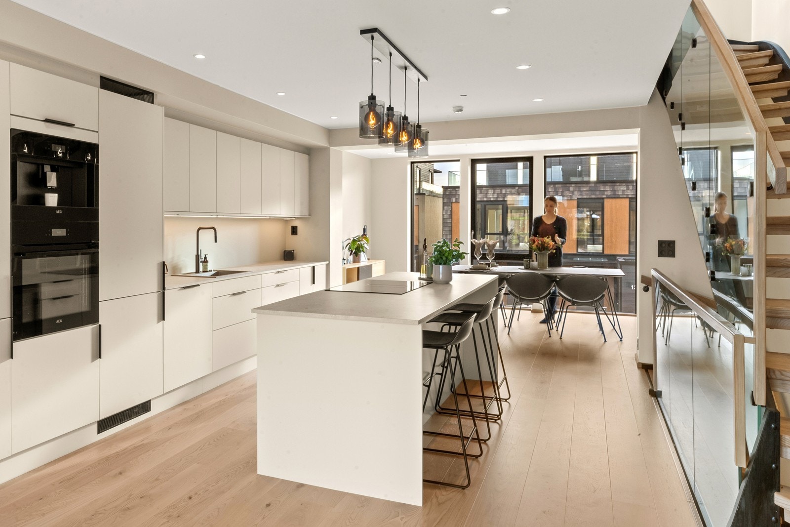 Det stilfulle kjøkkenet fra Sigdal holder en høy standard med gjennomtenkte løsninger. Galleribilde