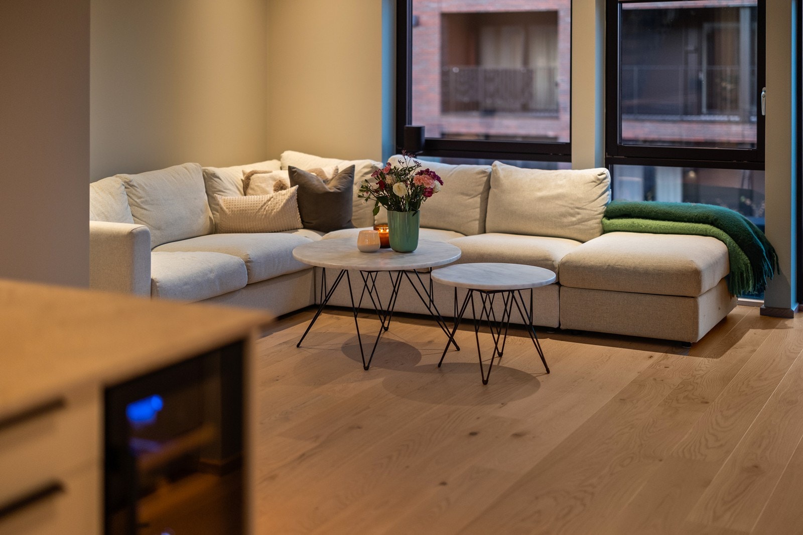 Stuen har god plass til en romslig salong med tilhørende møblement. Galleribilde