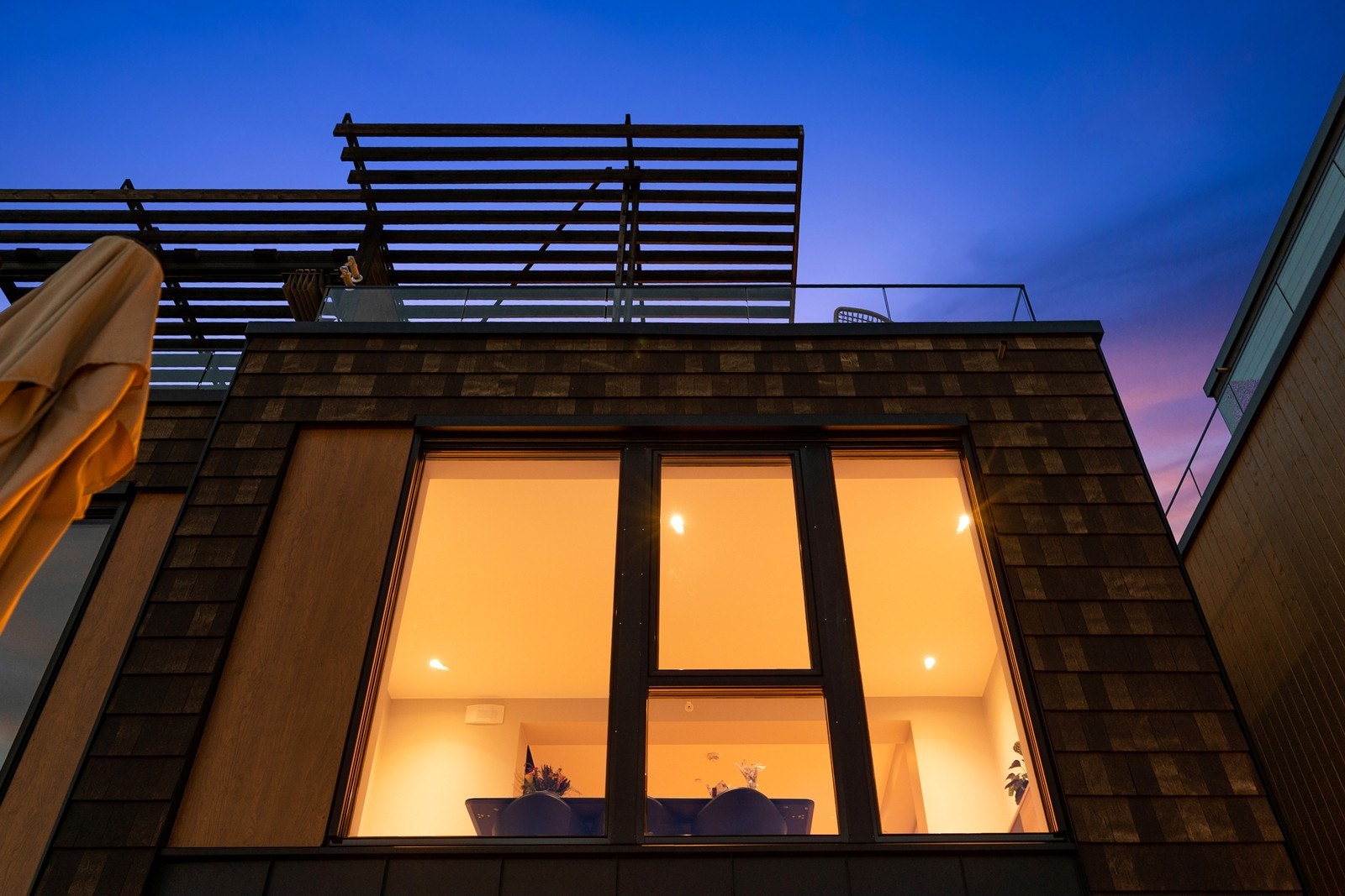 Den øverste etasjen har utgang til en enestående takterrasse Galleribilde