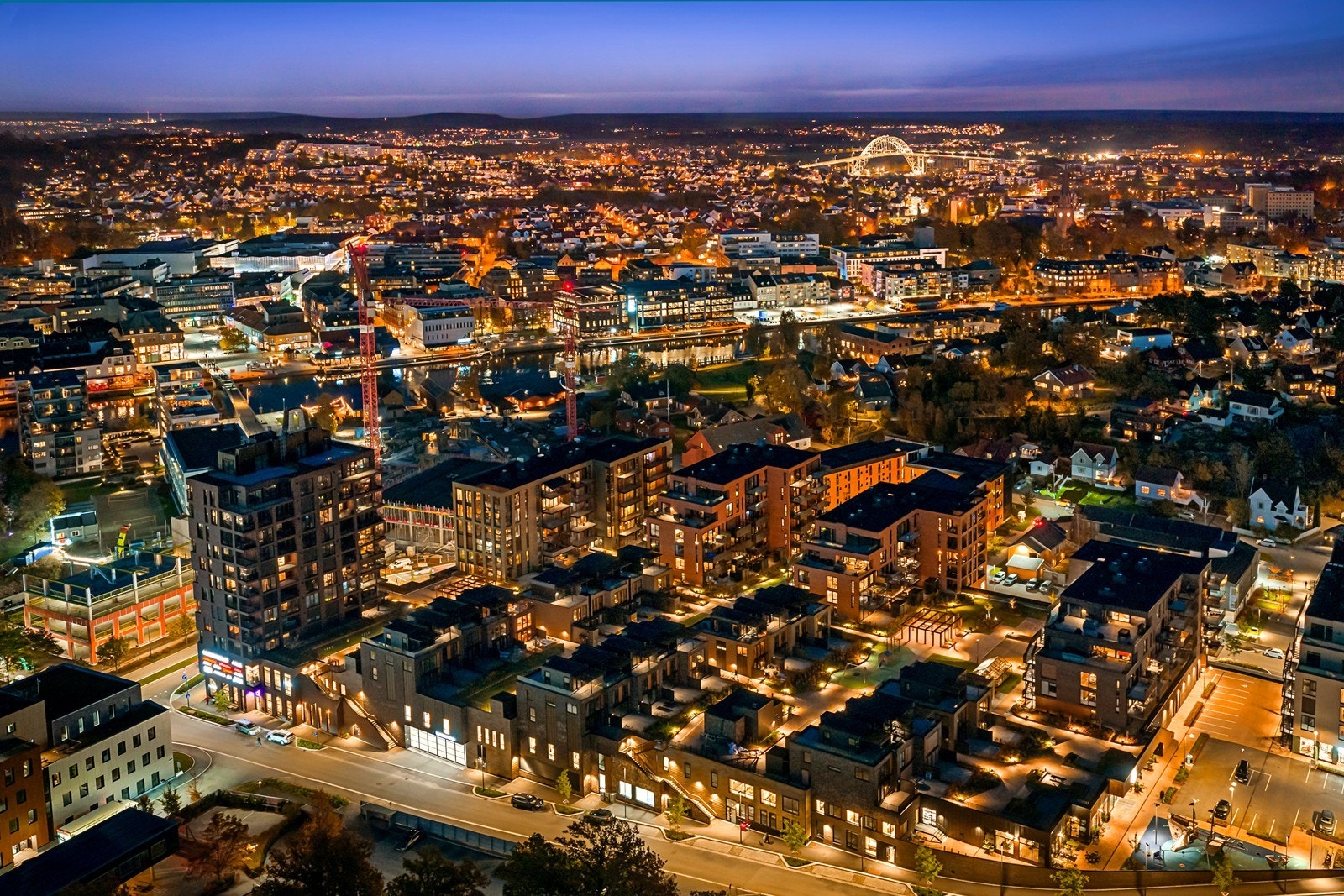 Her bor du urbant og stilfullt i et moderne nabolag med alle byens fasiliteter innen gangavstand. Galleribilde