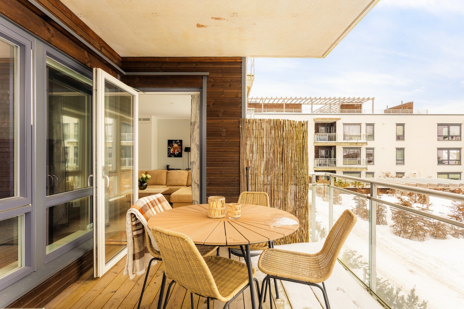 Her er det god plass til utemøbler, grill og beplantning, perfekt for morgenkaffen, rolige ettermiddager i solen og hyggelige kvelder utendørs. Galleribilde