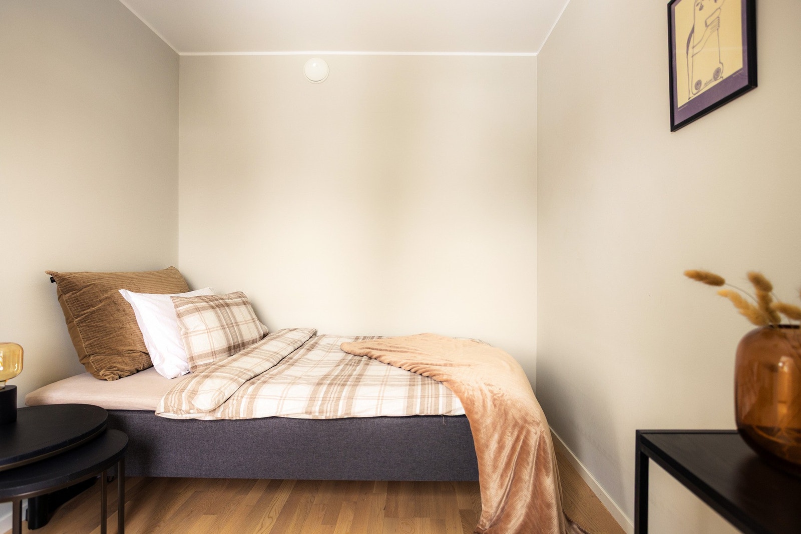 Enten du trenger ekstra plass til familie, hjemmekontor eller hobbyrom, tilbyr disse rommene gode rammer for både hvile, arbeid og trivsel- og bidrar til en praktisk og familievennlig planløsning. Galleribilde