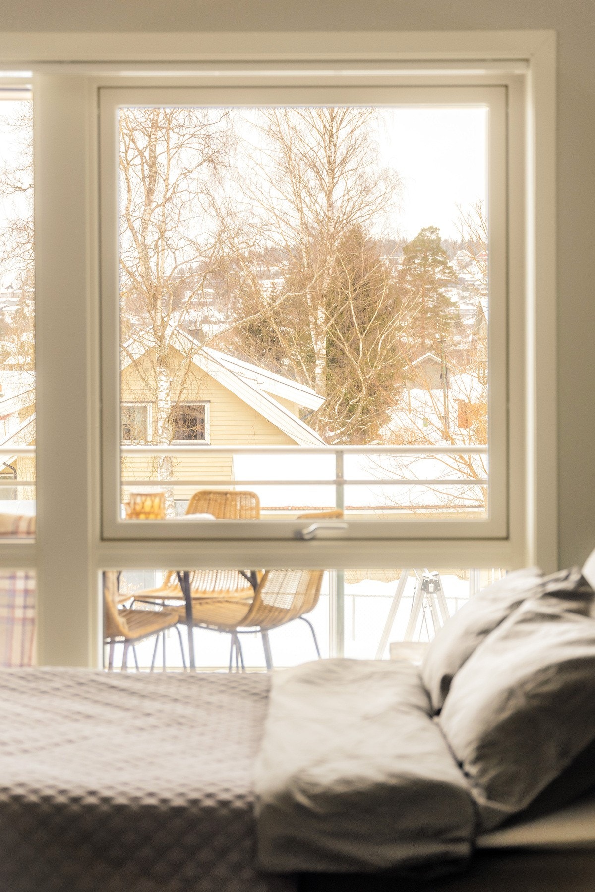 Hovedsoverommet oppleves som en rolig og behagelig privat sone, med plass til dobbeltseng og romslig garderobe. Galleribilde